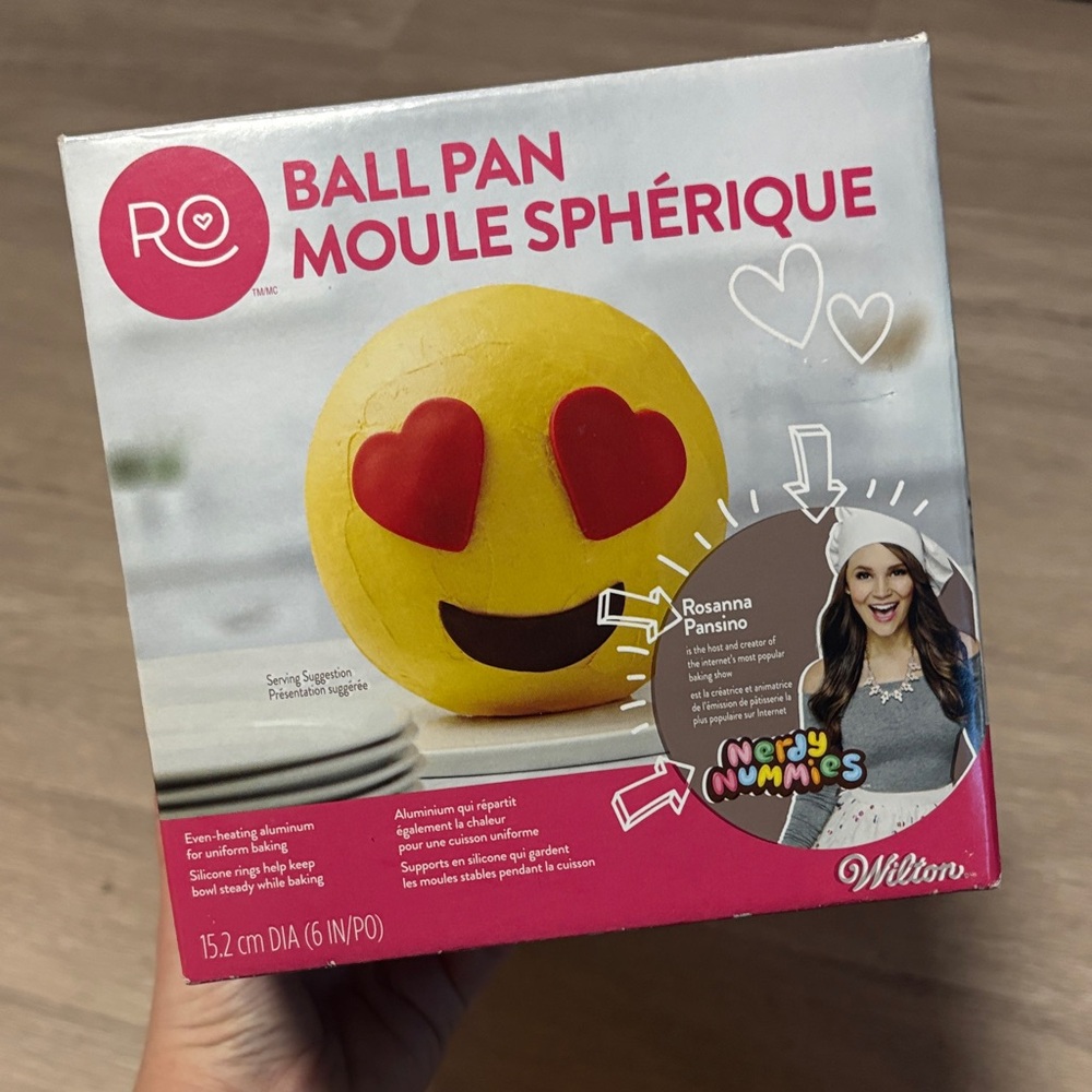 Wilton Heart Eyes Emoji Ball Pan - Yellow and Red